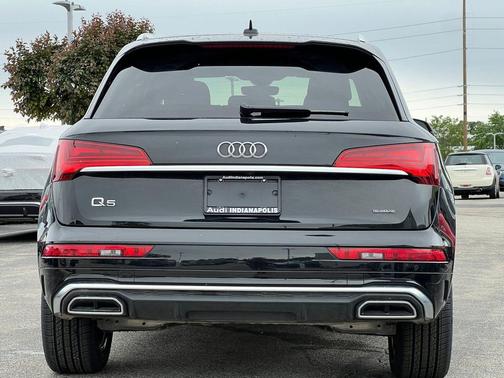 Mythos Black Metallic 2023 Audi Q5 45 S line Premium Plus