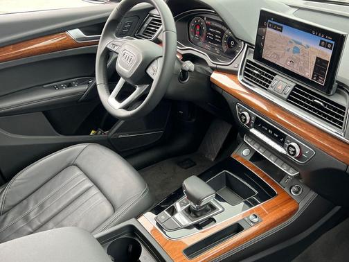 Mythos Black Metallic 2023 Audi Q5 45 S line Premium Plus