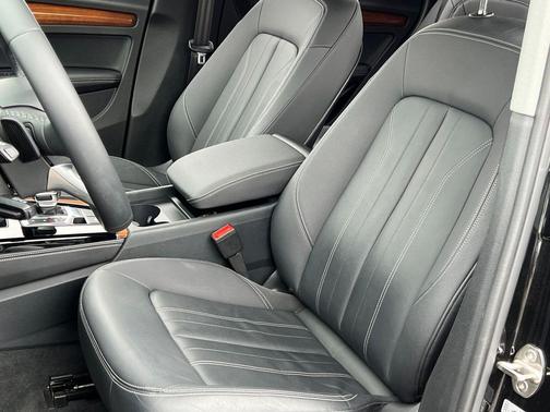 Mythos Black Metallic 2023 Audi Q5 45 S line Premium Plus
