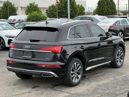 Mythos Black Metallic 2023 Audi Q5 45 S line Premium Plus