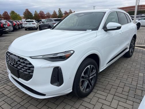2025 Audi Q5 Premium TFSI quattro S tronic