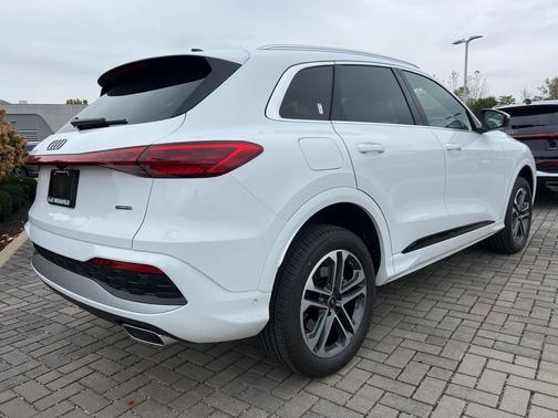 2025 Audi Q5 Premium TFSI quattro S tronic