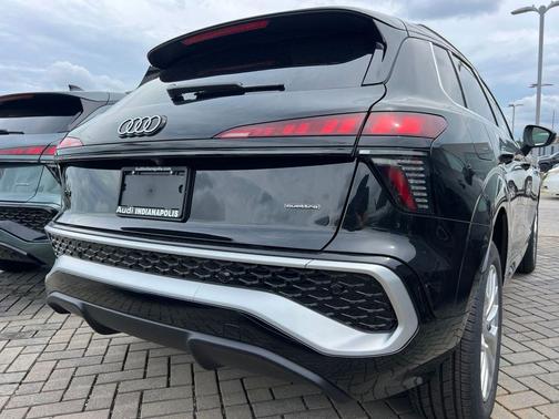 Mythos Black Metallic 2026 Audi Q3 TFSI quattro S tronic