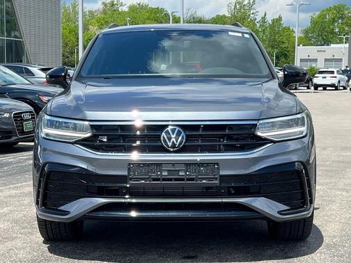 Platinum Gray Metallic 2024 Volkswagen Tiguan 2.0T SE R-Line Black 4MOTION