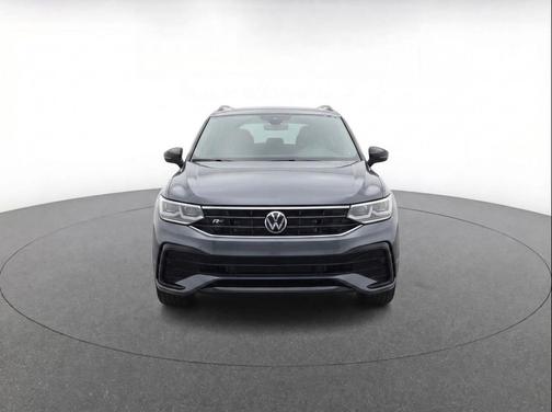 Platinum Gray Metallic 2024 Volkswagen Tiguan 2.0T SE R-Line Black 4MOTION