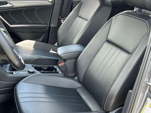 Platinum Gray Metallic 2024 Volkswagen Tiguan 2.0T SE R-Line Black 4MOTION