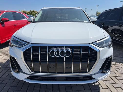 2025 Audi Q3 Premium 45 TFSI S line quattro Tiptronic
