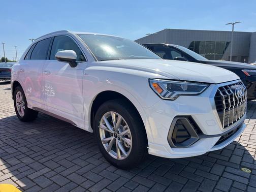 2025 Audi Q3 Premium 45 TFSI S line quattro Tiptronic
