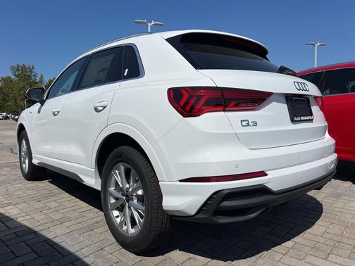 2025 Audi Q3 Premium 45 TFSI S line quattro Tiptronic