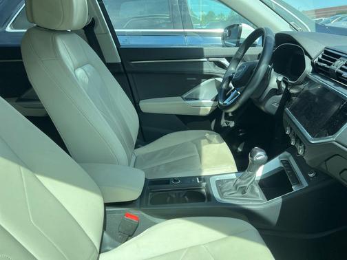 Ibis White 2022 Audi Q3 45 S line Premium