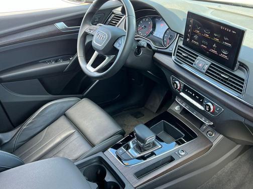 Mythos Black Metallic 2023 Audi Q5 45 S line Premium