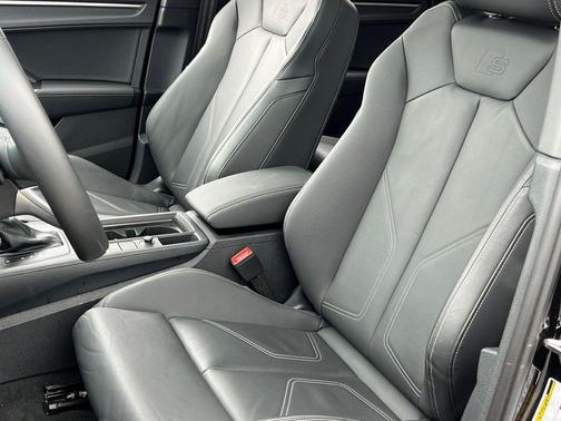Mythos Black Metallic 2025 Audi Q3 Premium 45 TFSI S line quattro Tiptronic