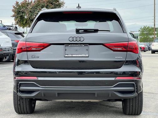Mythos Black Metallic 2025 Audi Q3 Premium 45 TFSI S line quattro Tiptronic