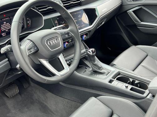 Mythos Black Metallic 2025 Audi Q3 Premium 45 TFSI S line quattro Tiptronic