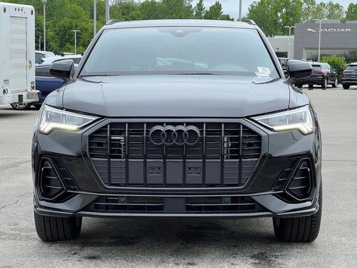Mythos Black Metallic 2025 Audi Q3 Premium 45 TFSI S line quattro Tiptronic