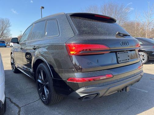 Mythos Black Metallic 2026 Audi Q7 55 Premium Plus