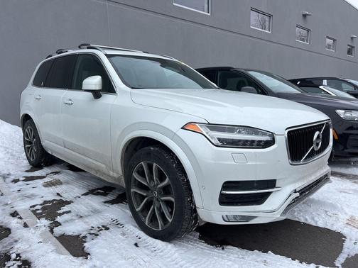 2017 Volvo XC90 T6 Momentum