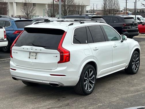 2017 Volvo XC90 T6 Momentum
