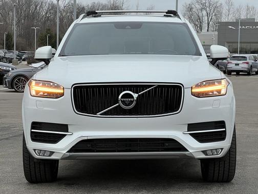 2017 Volvo XC90 T6 Momentum