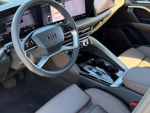 Tambora Gray Metallic 2026 Audi Q5 Prestige TFSI quattro S tronic
