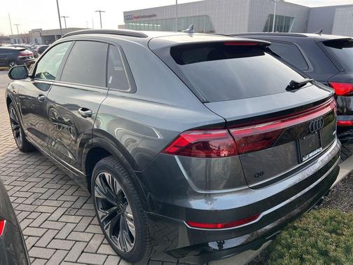 Daytona Gray Pearl Effect 2026 Audi Q8 55 Premium Plus