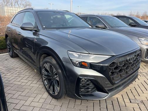 Daytona Gray Pearl Effect 2026 Audi Q8 55 Premium Plus