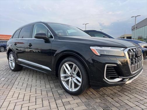 2025 Audi Q7 55 Premium Plus