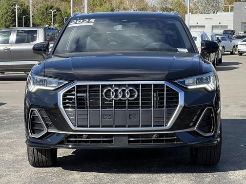 2025 Audi Q3 Premium 45 TFSI S line quattro Tiptronic