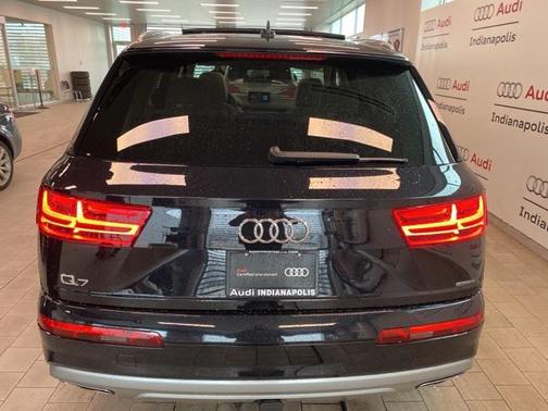 Orca Black Metallic 2019 Audi Q7 45 Premium Plus