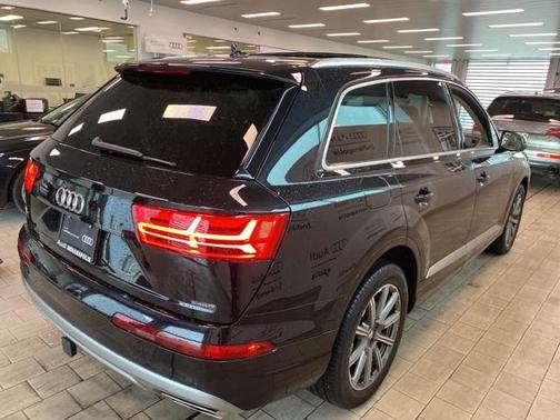 Orca Black Metallic 2019 Audi Q7 45 Premium Plus