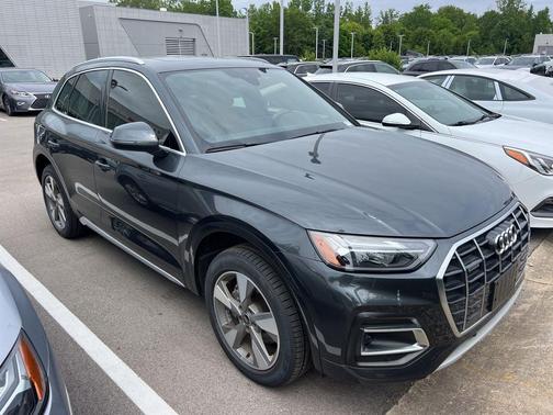 Manhattan Gray Metallic 2023 Audi Q5 40 Premium