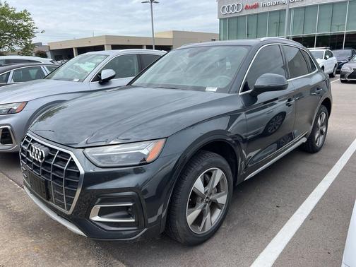 Manhattan Gray Metallic 2023 Audi Q5 40 Premium