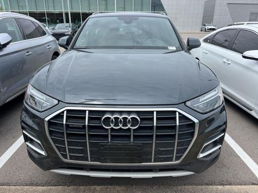 Manhattan Gray Metallic 2023 Audi Q5 40 Premium