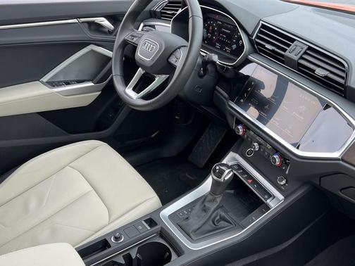 2025 Audi Q3 Premium 45 TFSI S line quattro Tiptronic