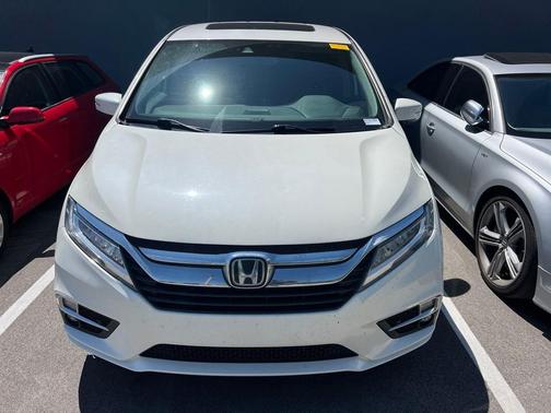 White Diamond Pearl 2019 Honda Odyssey Elite
