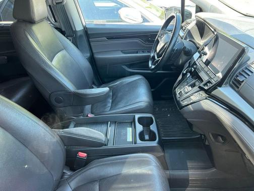 White Diamond Pearl 2019 Honda Odyssey Elite