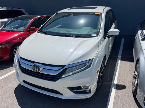 White Diamond Pearl 2019 Honda Odyssey Elite