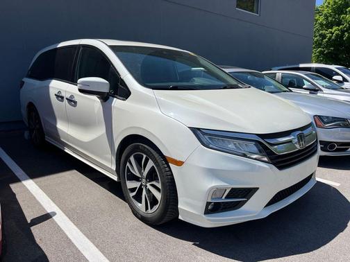 White Diamond Pearl 2019 Honda Odyssey Elite