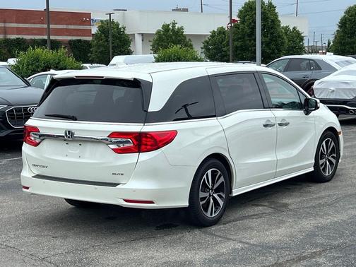 White Diamond Pearl 2019 Honda Odyssey Elite