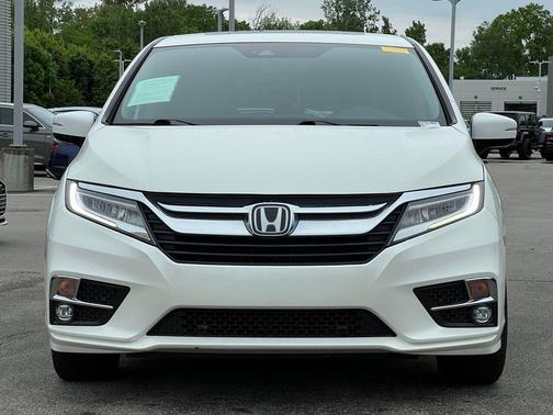 White Diamond Pearl 2019 Honda Odyssey Elite