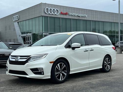 White Diamond Pearl 2019 Honda Odyssey Elite