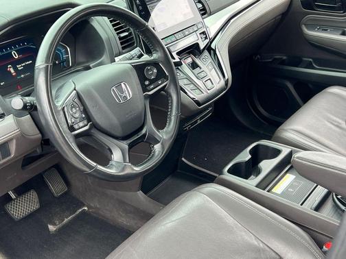 White Diamond Pearl 2019 Honda Odyssey Elite