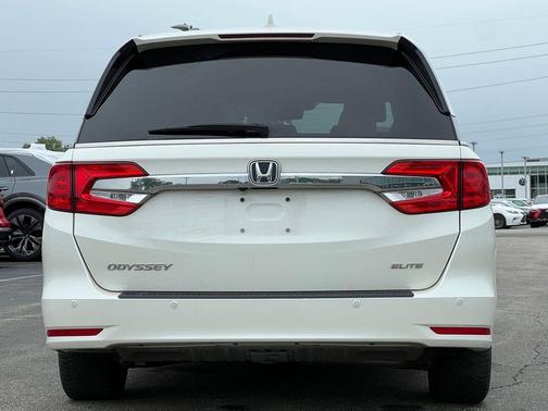 White Diamond Pearl 2019 Honda Odyssey Elite