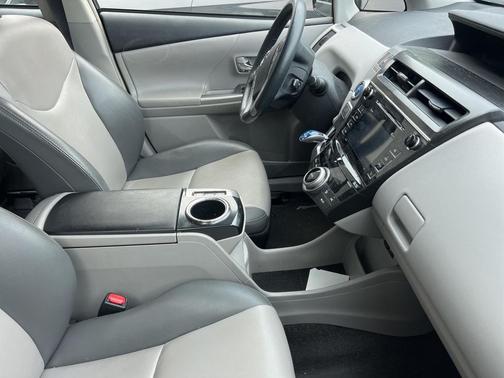2017 Toyota Prius v Four