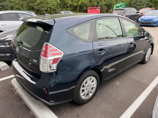 2017 Toyota Prius v Four