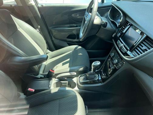 Summit White 2022 Buick Encore Preferred