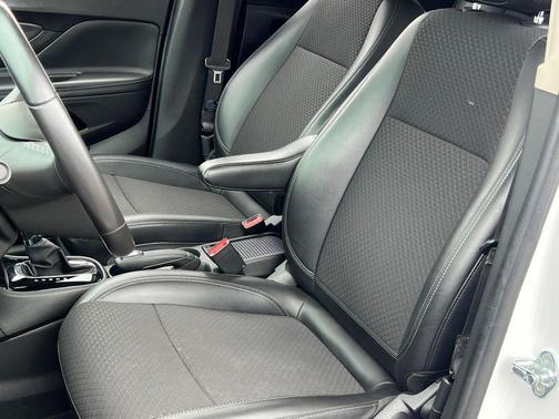 Summit White 2022 Buick Encore Preferred
