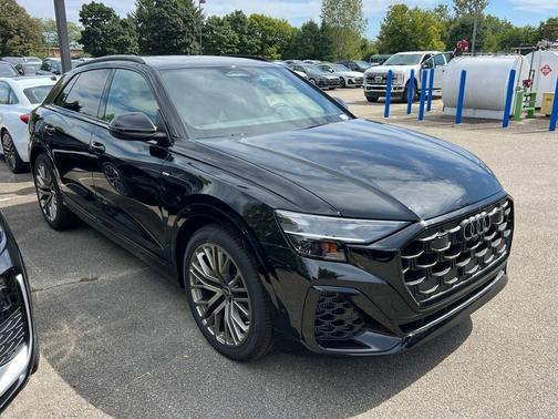 Mythos Black Metallic 2027 Audi Q8 55 Premium Plus