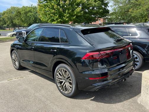 Mythos Black Metallic 2027 Audi Q8 55 Premium Plus