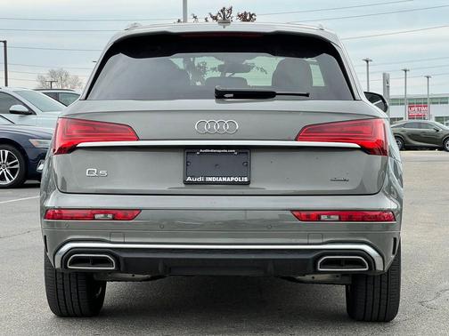 Chronos Gray Metallic 2023 Audi Q5 45 S line Premium